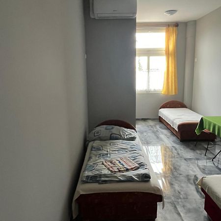 Lilla Motel Hegyeshalom Exterior foto
